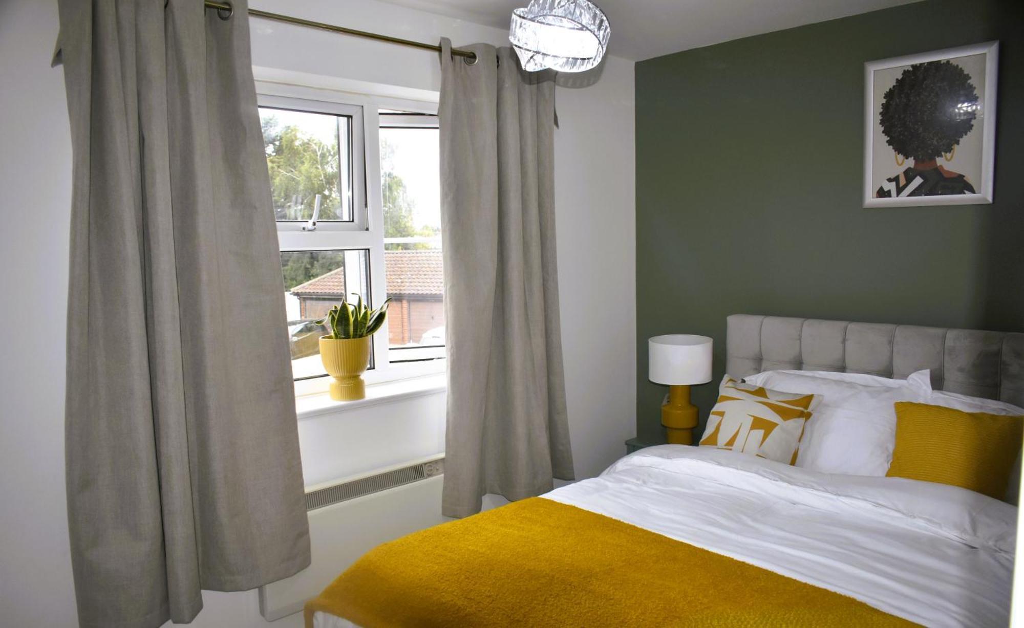 Luxury 2 Bed House With 3 Beds,3 Free Parking Lot In Dartford Near Town Centre, Adjacent Bus Stop, Train Station, Bluewater Mall, 25Mins To London City Airport,20 Miles From Central London Esterno foto