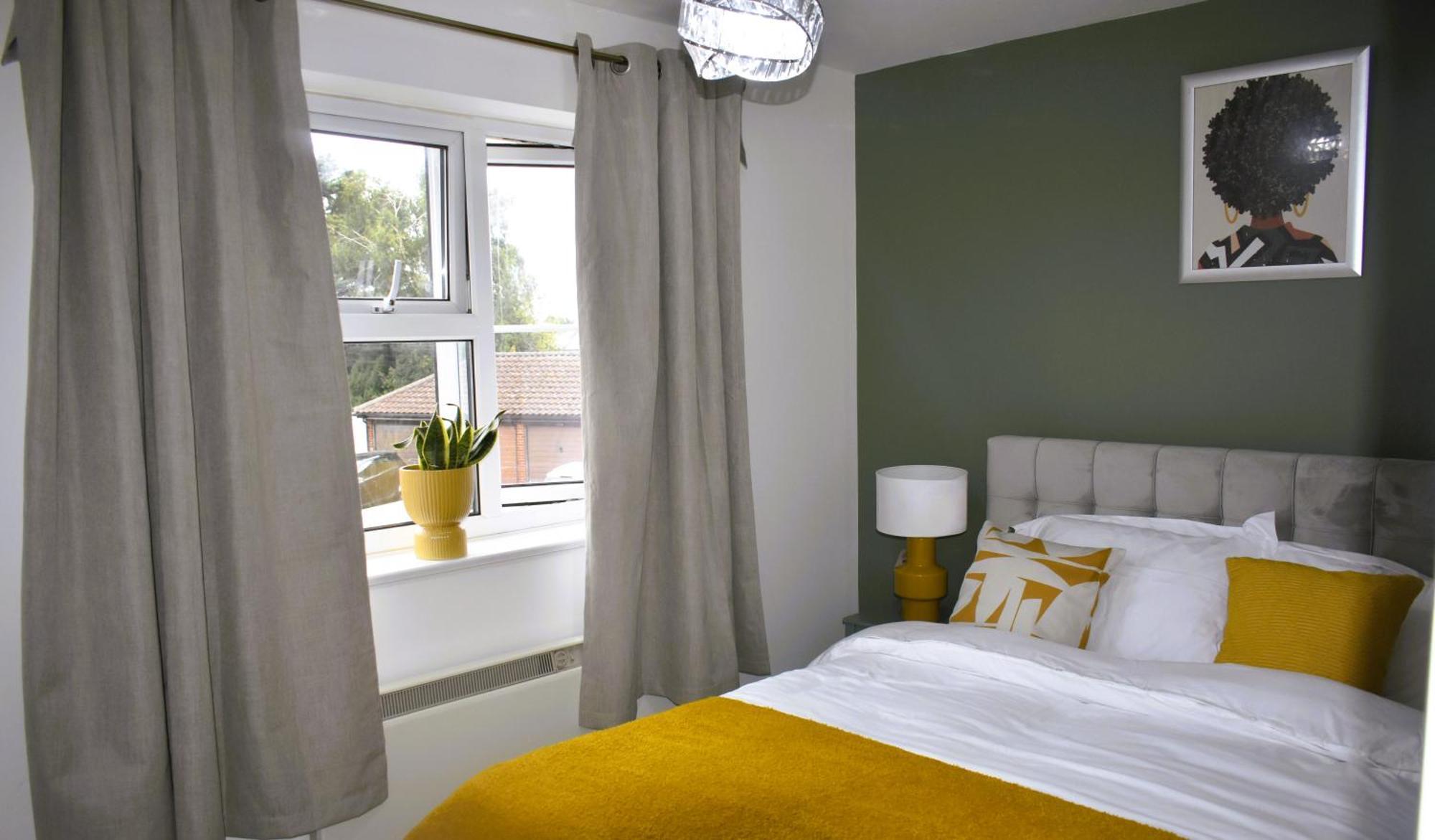Luxury 2 Bed House With 3 Beds,3 Free Parking Lot In Dartford Near Town Centre, Adjacent Bus Stop, Train Station, Bluewater Mall, 25Mins To London City Airport,20 Miles From Central London Esterno foto