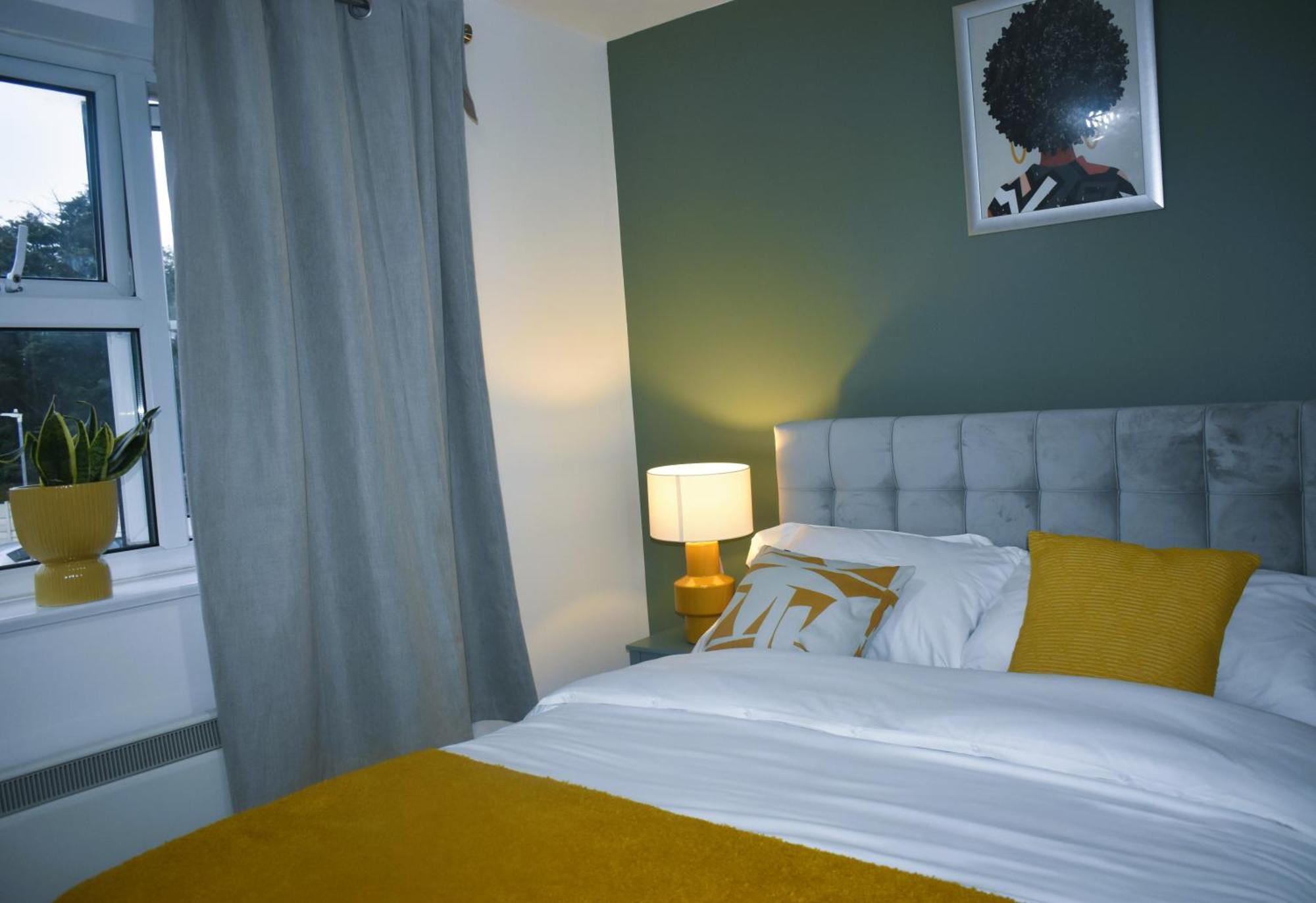 Luxury 2 Bed House With 3 Beds,3 Free Parking Lot In Dartford Near Town Centre, Adjacent Bus Stop, Train Station, Bluewater Mall, 25Mins To London City Airport,20 Miles From Central London Esterno foto