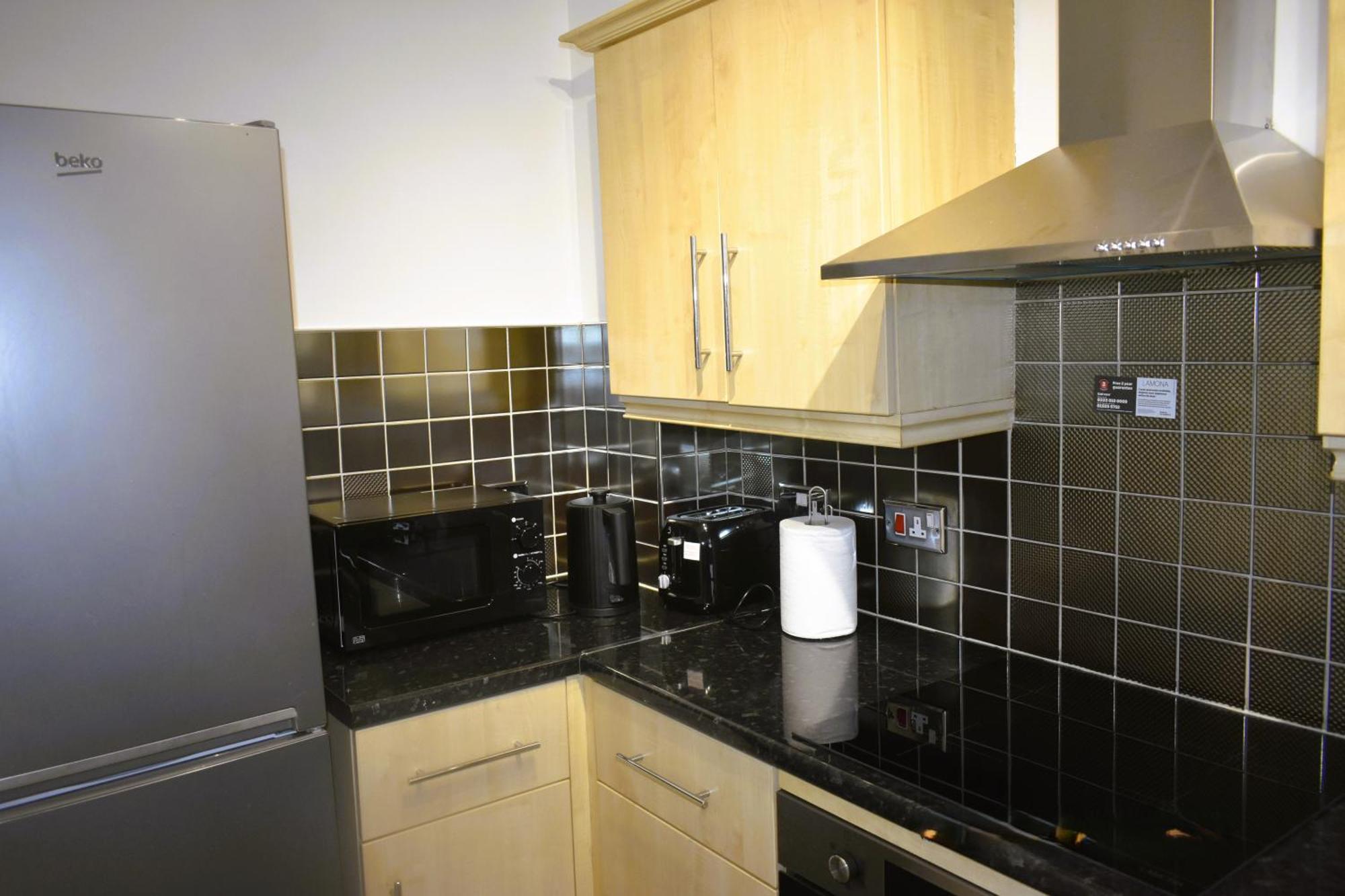Luxury 2 Bed House With 3 Beds,3 Free Parking Lot In Dartford Near Town Centre, Adjacent Bus Stop, Train Station, Bluewater Mall, 25Mins To London City Airport,20 Miles From Central London Esterno foto