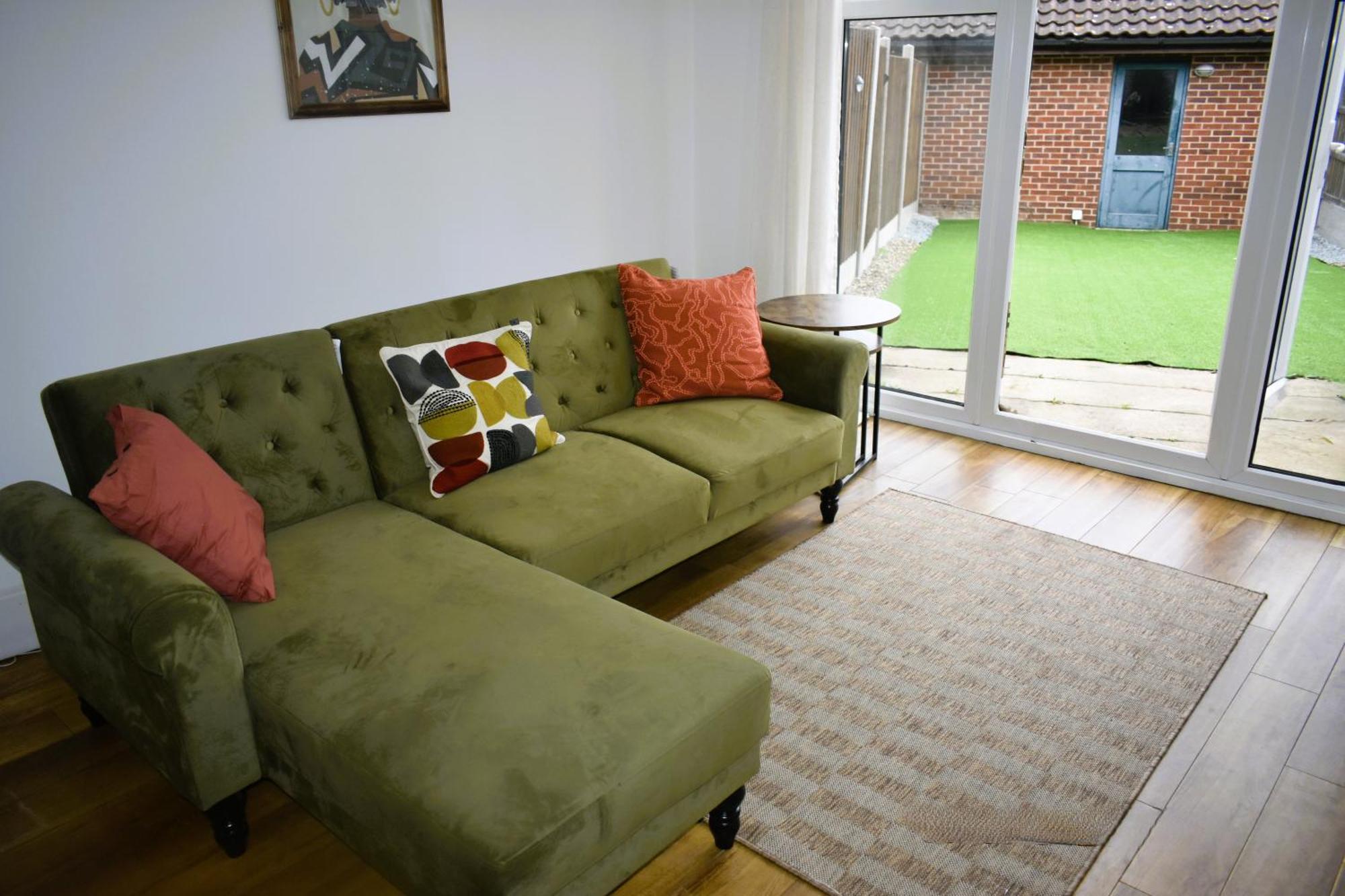 Luxury 2 Bed House With 3 Beds,3 Free Parking Lot In Dartford Near Town Centre, Adjacent Bus Stop, Train Station, Bluewater Mall, 25Mins To London City Airport,20 Miles From Central London Esterno foto