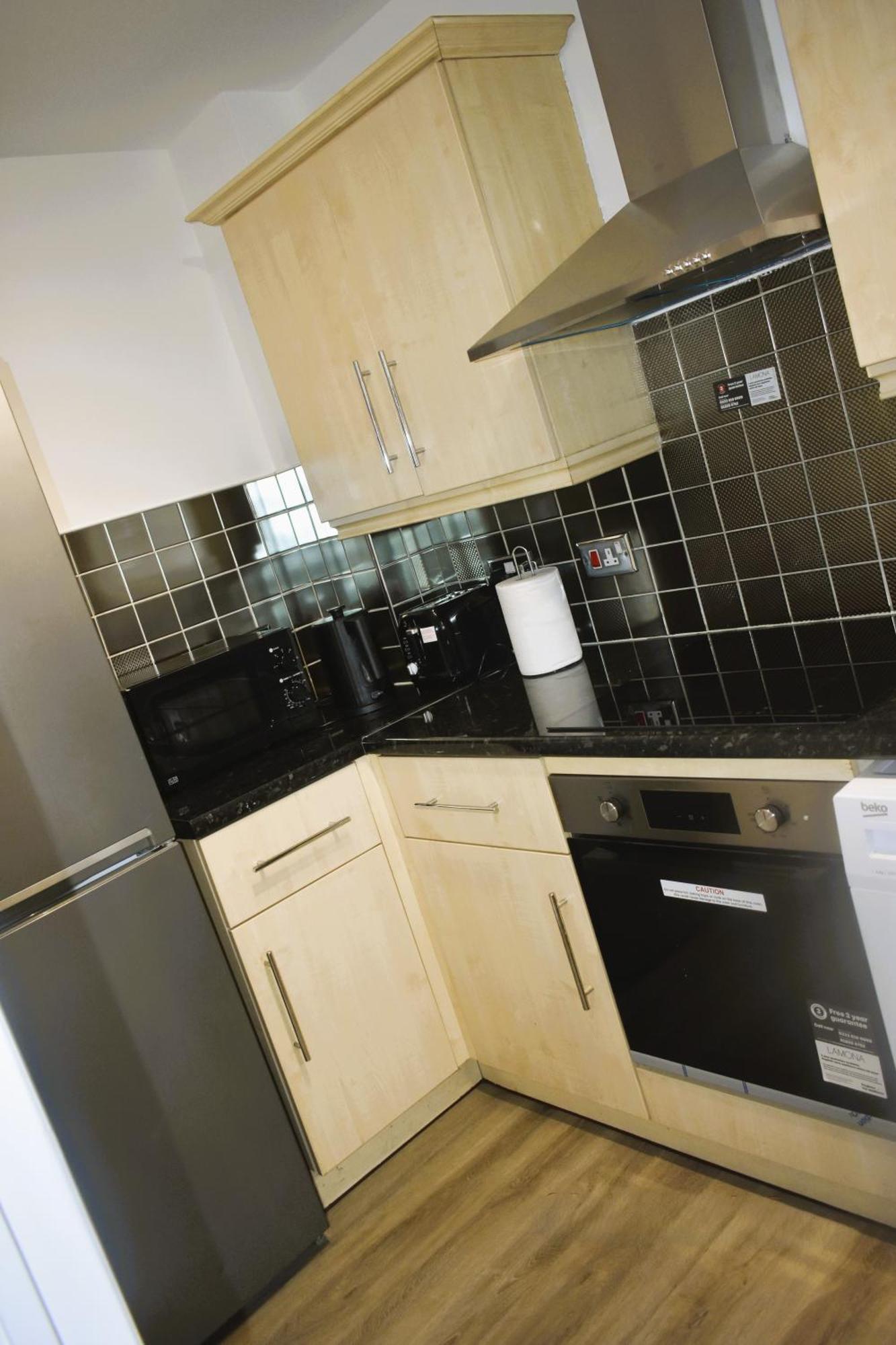 Luxury 2 Bed House With 3 Beds,3 Free Parking Lot In Dartford Near Town Centre, Adjacent Bus Stop, Train Station, Bluewater Mall, 25Mins To London City Airport,20 Miles From Central London Esterno foto