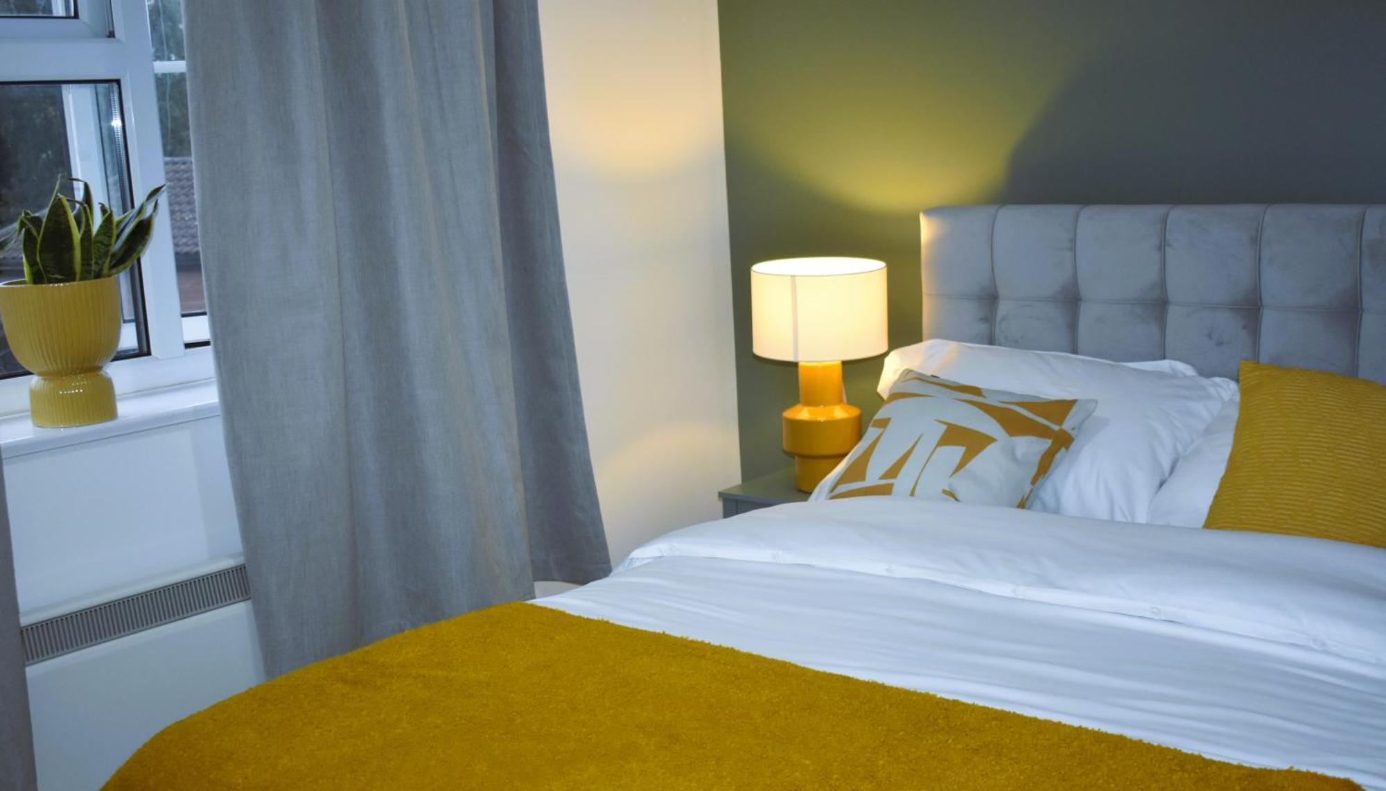 Luxury 2 Bed House With 3 Beds,3 Free Parking Lot In Dartford Near Town Centre, Adjacent Bus Stop, Train Station, Bluewater Mall, 25Mins To London City Airport,20 Miles From Central London Esterno foto