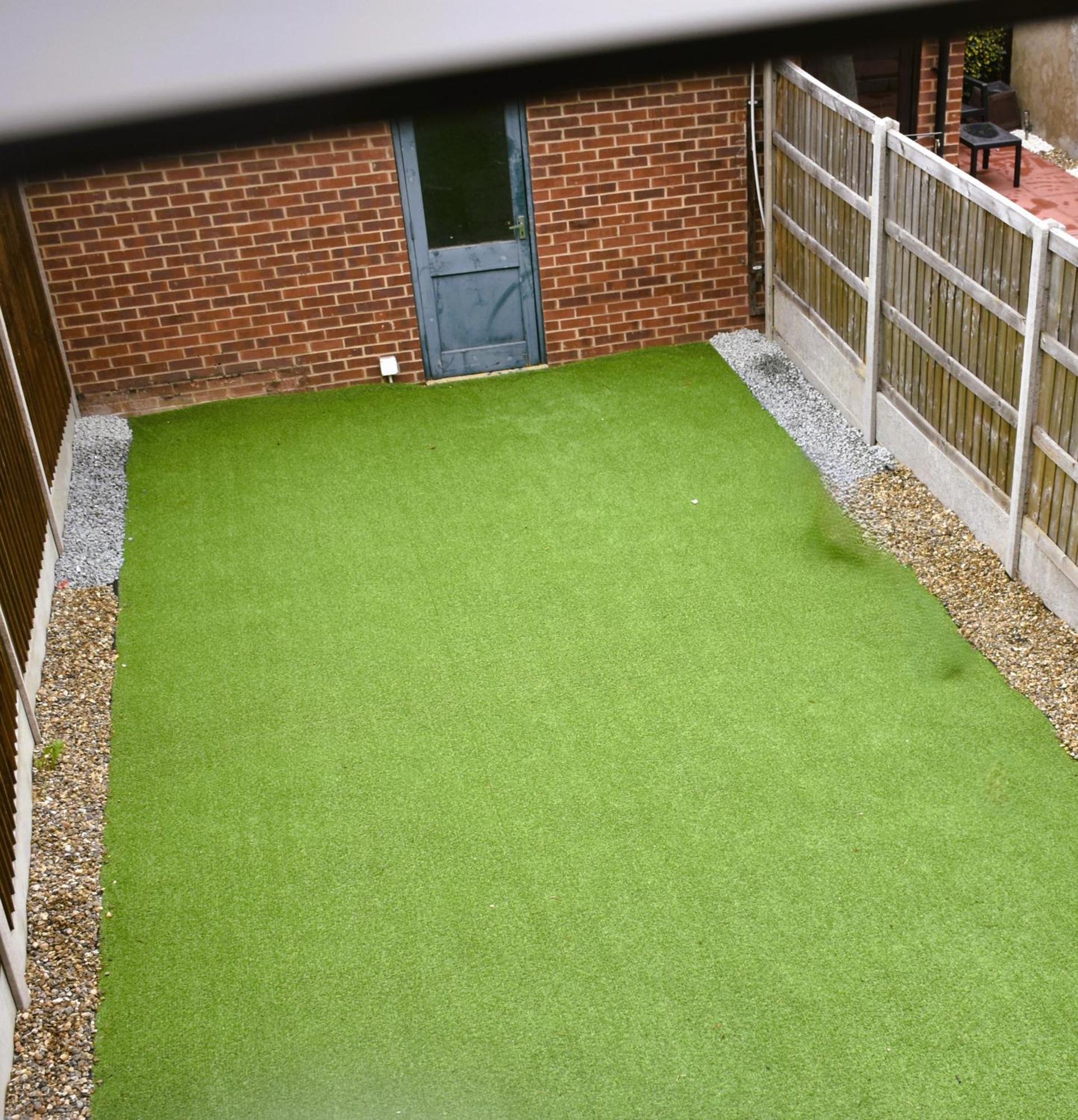 Luxury 2 Bed House With 3 Beds,3 Free Parking Lot In Dartford Near Town Centre, Adjacent Bus Stop, Train Station, Bluewater Mall, 25Mins To London City Airport,20 Miles From Central London Esterno foto